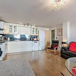 1 Bed In Sz127 بيت للعطل *